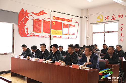 龍群躍到正大鎮(zhèn)長征村宣講黨的十九屆六中全會精神