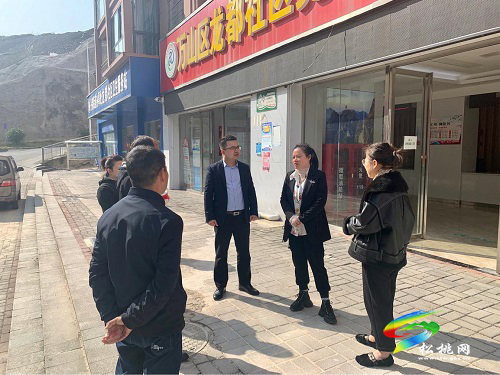 ​田筑玉到銅仁市跨區(qū)域易地扶貧搬遷松桃工作組萬(wàn)山安置點(diǎn)調(diào)研