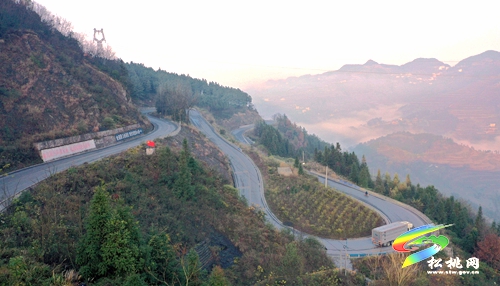 松桃：山村路風(fēng)光美