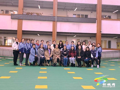 清鎮(zhèn)市機(jī)關(guān)幼兒園到松桃第四、第八幼兒園開展入園指導(dǎo)活動(dòng)