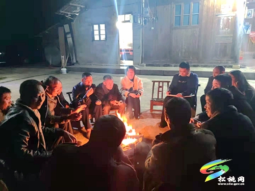 松桃鄉(xiāng)村振興工作隊(duì)秒變“全會精神”宣講隊(duì)