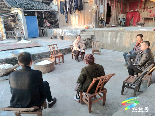 廖東梅到冷水溪鎮(zhèn)宣講黨的十九屆六中全會精神