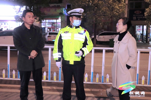 松桃交警聯(lián)合縣紀委、縣監(jiān)委開展國家公職人員酒駕醉駕夜查專項整治行動