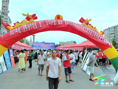 松桃“點面結合”　寫好就業(yè)文章