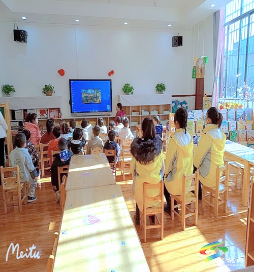 三都水族自治縣第三幼兒園到松桃實驗幼兒園開展觀摩交流
