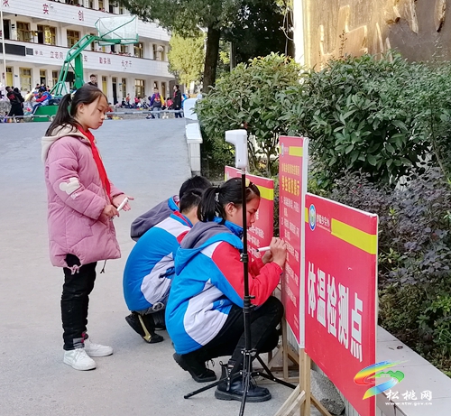 妙隘鄉(xiāng)完小開展“啄木鳥在行動(dòng)”糾正不規(guī)范用字