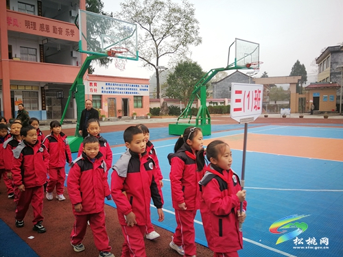 大路鎮(zhèn)完小舉行第一屆鄉(xiāng)村學校少年宮籃球運動會
