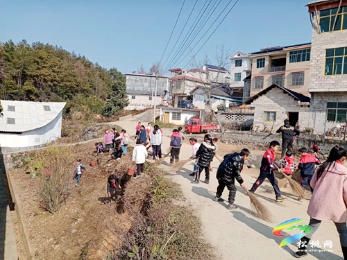松桃：“掃地抹屋”美家鄉(xiāng)萬名青少年在行動(dòng)