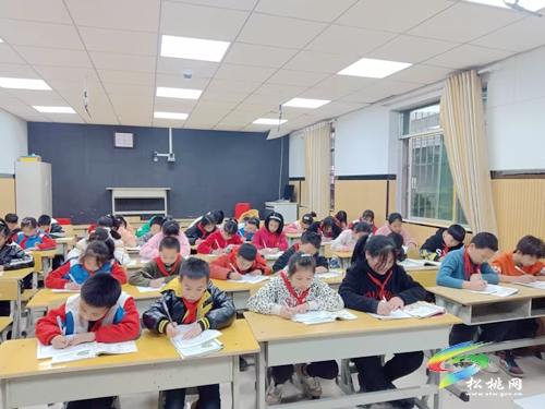 靈動筆尖，“英”你而美——妙隘鄉(xiāng)完小舉辦“快樂英語”書寫大賽