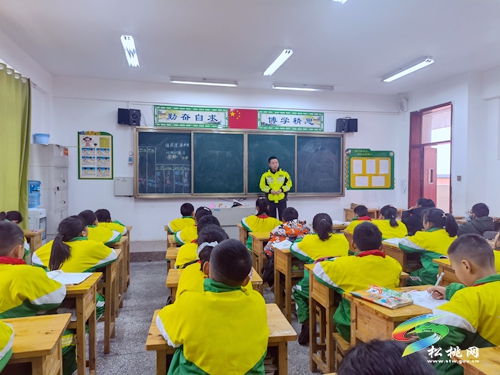 “小交警”體驗(yàn)感受大責(zé)任