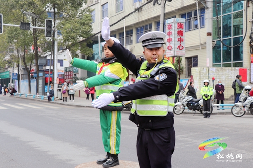 “小交警”體驗(yàn)感受大責(zé)任