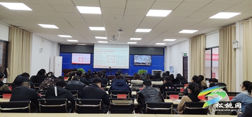 省委宣講團(tuán)在銅作黨的十九屆六中全會(huì)和省委十二屆十次全會(huì)精神宣講報(bào)告視頻會(huì)在松桃引起強(qiáng)烈反響