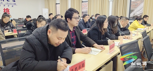 省委宣講團(tuán)在銅作黨的十九屆六中全會(huì)和省委十二屆十次全會(huì)精神宣講報(bào)告視頻會(huì)在松桃引起強(qiáng)烈反響