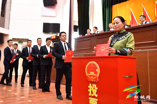 松桃苗族自治縣第十七屆人民代表大會(huì)第一次會(huì)議第三次全體會(huì)議召開(kāi)