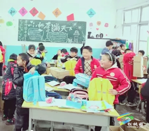 平頭鎮(zhèn)：愛心包裹獻溫暖，冬日助學傳愛心