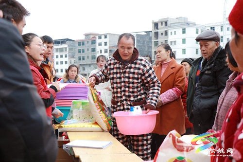 普覺鎮(zhèn)團(tuán)委開展“春暉暖行愛在普覺”公益捐贈活動