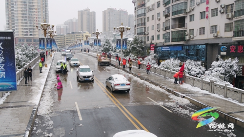 松桃公路管理段開展抗雪凝保暢通志愿服務(wù)活動