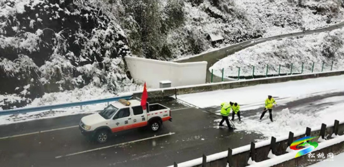 松銅高速：高速大雪阻路　一路三方尖兵護(hù)航