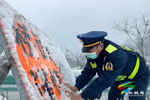 松銅高速：高速大雪阻路　一路三方尖兵護(hù)航