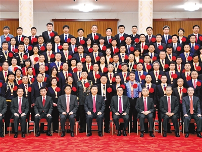慶祝中國(guó)共產(chǎn)黨成立100周年“七一勛章”頒授儀式在京隆重舉行
