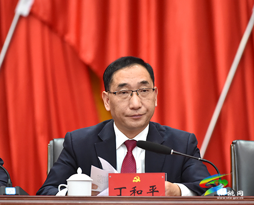 中國共產(chǎn)黨松桃苗族自治縣第十四屆委員會第三次全體會議順利開幕