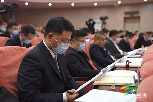 中國共產(chǎn)黨松桃苗族自治縣第十四屆委員會第三次全體會議順利開幕