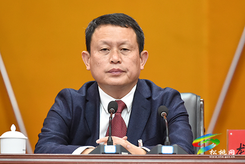 中國共產(chǎn)黨松桃苗族自治縣第十四屆委員會(huì)第三次全體會(huì)議勝利閉幕