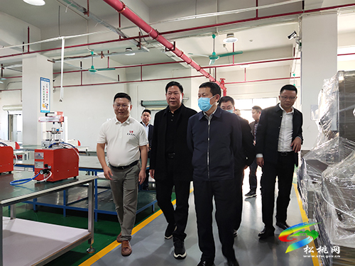 龍群躍率團(tuán)赴東莞開展招商引資工作