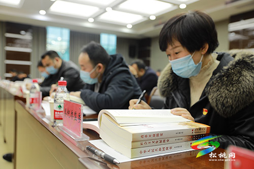 中共松桃苗族自治縣委理論學習中心組召開專題學習三部《簡史》研討會