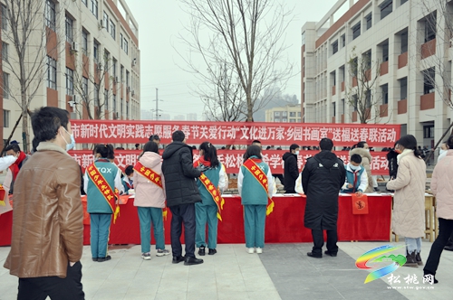 【銅仁市新時(shí)代文明實(shí)踐志愿服務(wù)】“文化進(jìn)萬(wàn)家·鄉(xiāng)園書畫室”送春聯(lián)活動(dòng)走進(jìn)松桃