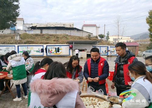 黃板鎮(zhèn)：新時(shí)代文明實(shí)踐“三送”活動(dòng)　助推大美苗鄉(xiāng)暖冬行動(dòng)