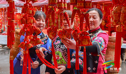 ​【網(wǎng)絡(luò)中國節(jié)•春節(jié)】松桃：購年貨　迎新年