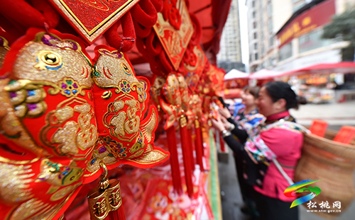 ​【網(wǎng)絡(luò)中國節(jié)•春節(jié)】松桃：購年貨　迎新年