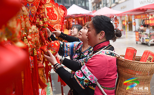​【網(wǎng)絡(luò)中國節(jié)•春節(jié)】松桃：購年貨　迎新年