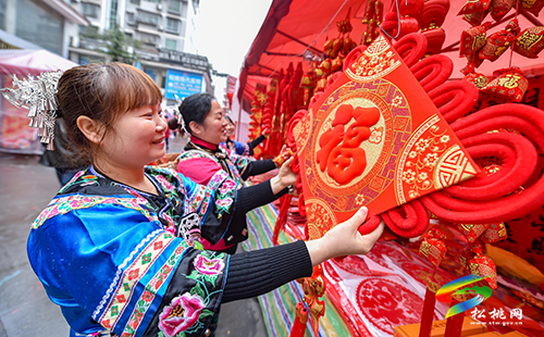 ​【網(wǎng)絡(luò)中國節(jié)•春節(jié)】松桃：購年貨　迎新年
