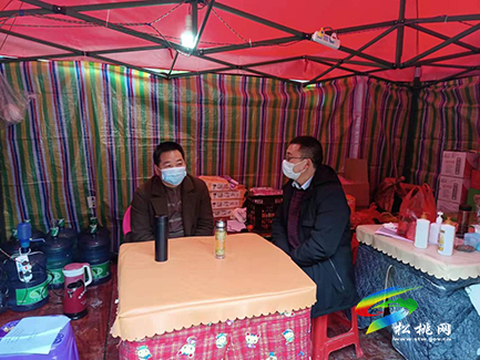 何支六到沿印松高速妙隘出口督導疫情防控服務(wù)工作