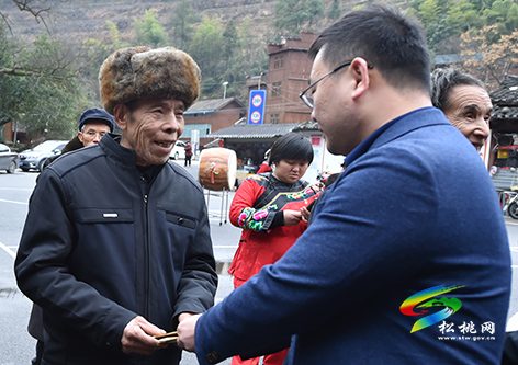 ​松桃金瑞錳業(yè)黨支部、盤石鎮(zhèn)響水洞村黨支部開展支部聯(lián)建活動