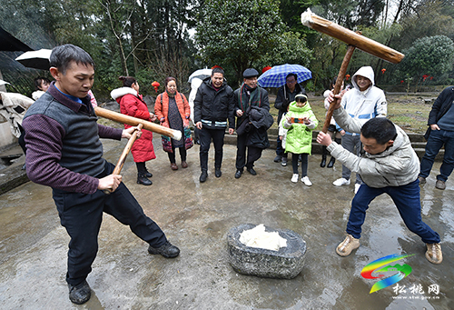 ​【新春走基層】松桃：跳茶燈  烹美食  熱熱鬧鬧過小年