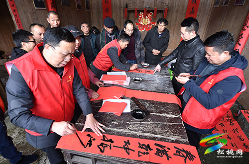 ​【新春走基層】松桃：跳茶燈  烹美食  熱熱鬧鬧過小年