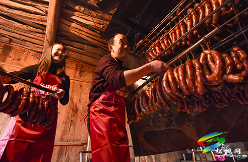 ​【新春走基層】松桃：跳茶燈  烹美食  熱熱鬧鬧過小年