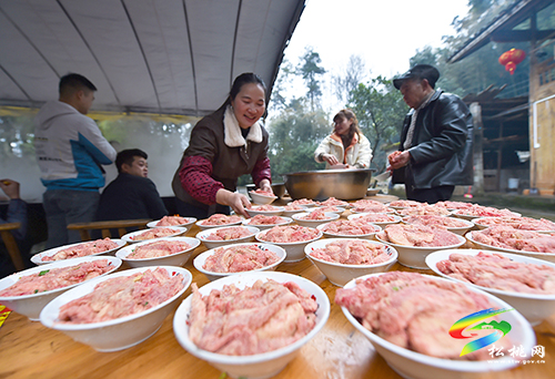 ​【新春走基層】松桃：跳茶燈  烹美食  熱熱鬧鬧過小年