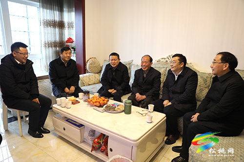 松桃四家班子領(lǐng)導(dǎo)開展春節(jié)走訪慰問活動