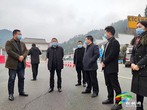 龍群躍到高速省際服務點督導疫情防控工作