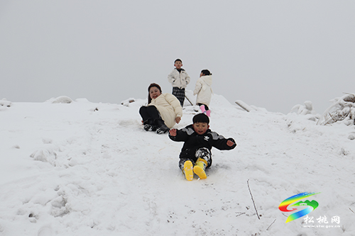 【新春走基層】松桃紅石林：雪景迎游客，歡樂過新春
