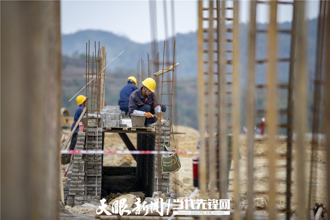 《貴州日報》刊登乾興平文章：牢記囑托闖新路 滿懷信心向未來