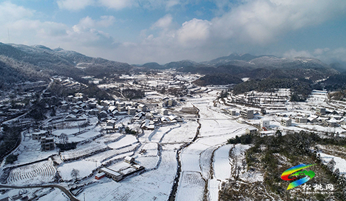 ​【網(wǎng)絡(luò)中國節(jié)·春節(jié)】松桃：雪后苗寨美景如畫