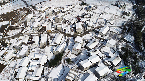 ​【網(wǎng)絡(luò)中國節(jié)·春節(jié)】松桃：雪后苗寨美景如畫