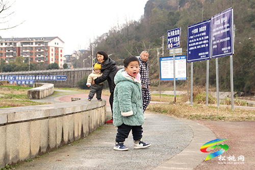 松江河畔塑膠跑道成為群眾休閑運(yùn)動(dòng)好去處