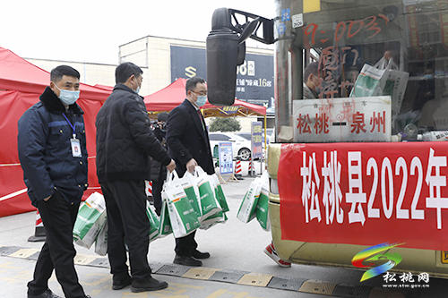 【新春走基層】松桃：脫貧勞動(dòng)力返崗就業(yè)免費(fèi)乘車