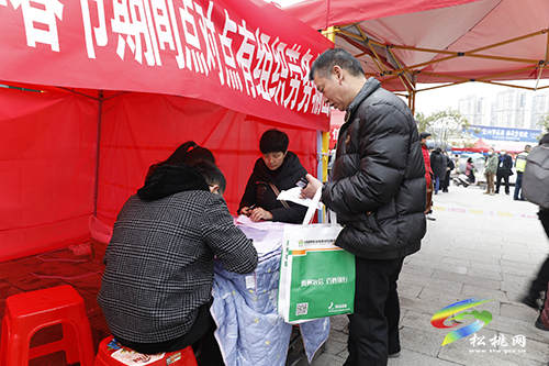 【新春走基層】松桃：脫貧勞動(dòng)力返崗就業(yè)免費(fèi)乘車
